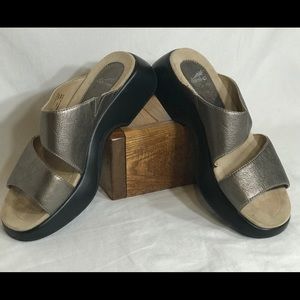 DANSKO LANA SLIDE SANDAL IN PEWTER LEATHER